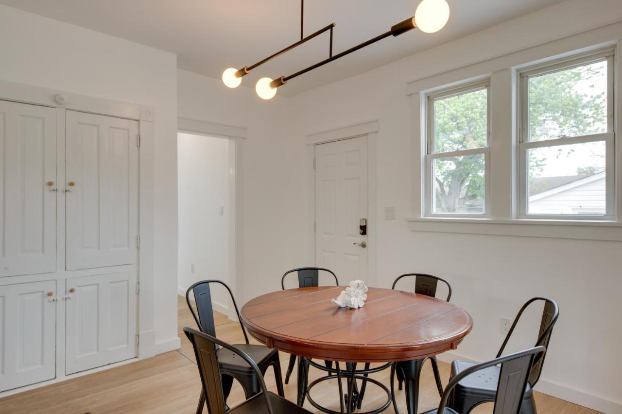 Modern Family Home In Mason With Backyard And Fire Pit 外观 照片
