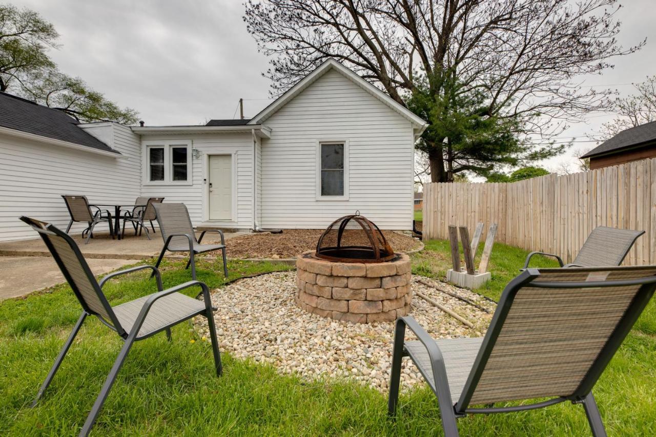 Modern Family Home In Mason With Backyard And Fire Pit 外观 照片