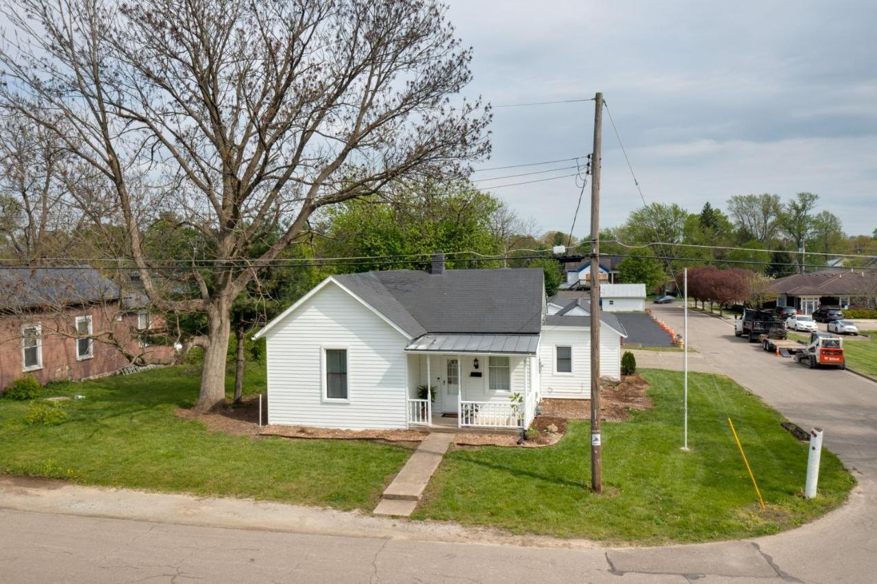 Modern Family Home In Mason With Backyard And Fire Pit 外观 照片